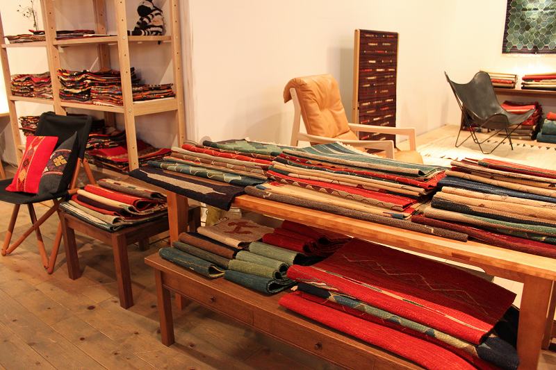 「夏がはじまる」 ロゴバキリム×藤島孝臣ガラス作品展 | マルカ木工