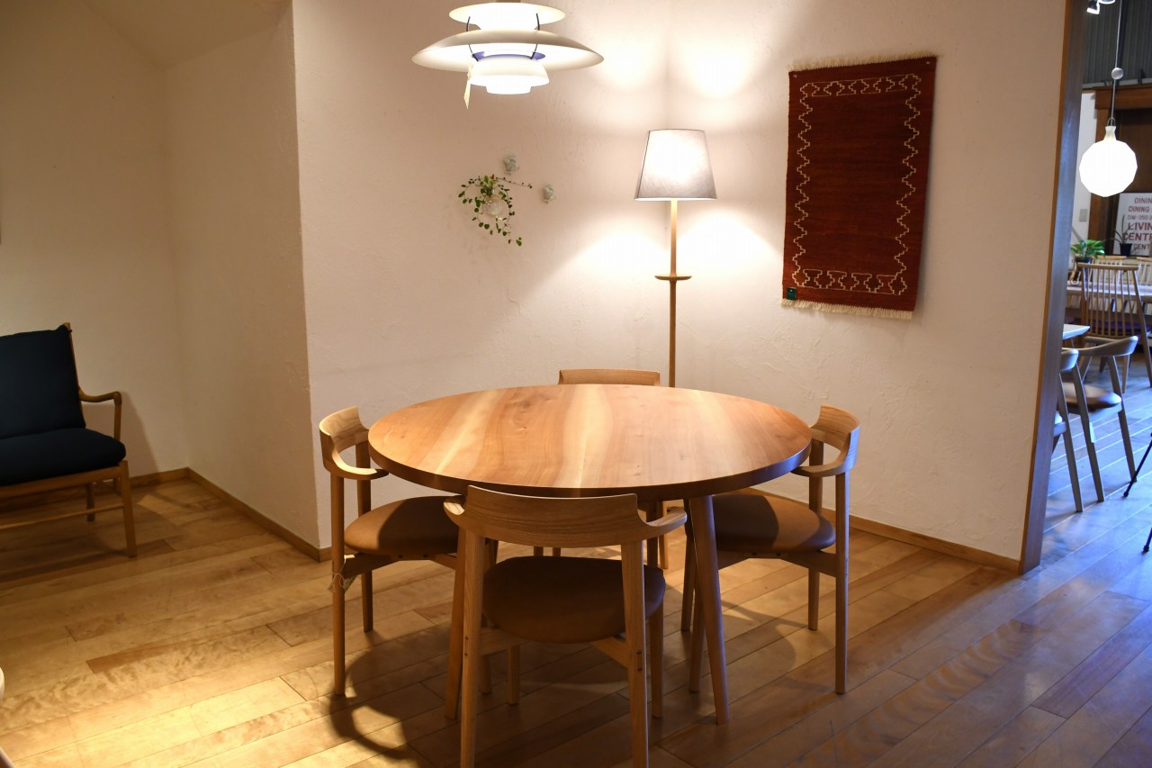 ミズメ桜1200丸テーブル | Table | Products | マルカ木工