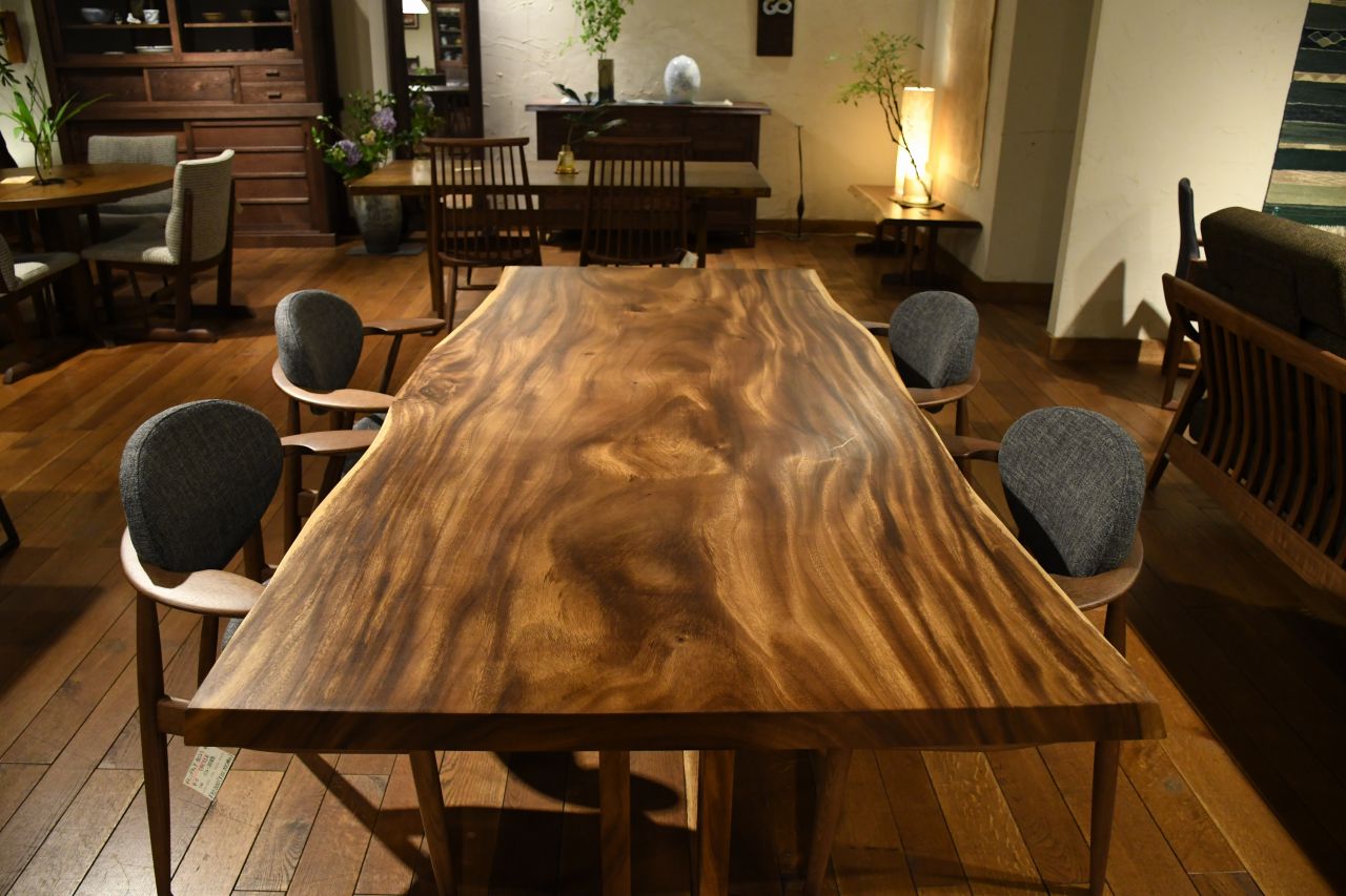 アメリカねむの木２0００一枚板テーブル | マルカ木工